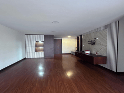 Rento Suite, con Estudio, Sin Amoblar, Parqueadero. Sector 10 de Agosto