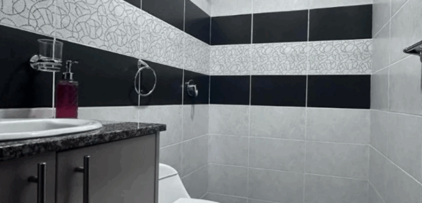Rento Suite, con Estudio, Sin Amoblar, Parqueadero. Sector 10 de Agosto