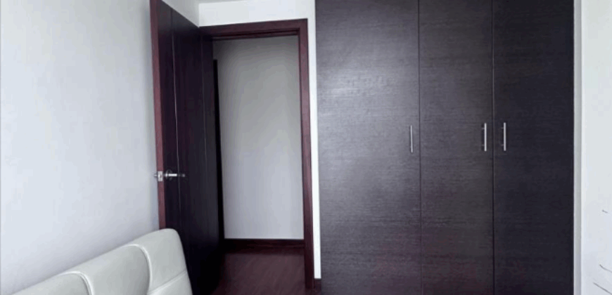 Rento Suite, con Estudio, Sin Amoblar, Parqueadero. Sector 10 de Agosto
