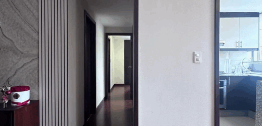 Rento Suite, con Estudio, Sin Amoblar, Parqueadero. Sector 10 de Agosto