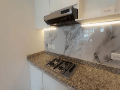 Rento Suite, Sin Amoblar, un Dormitorio, Parqueadero. Sector La Carolina
