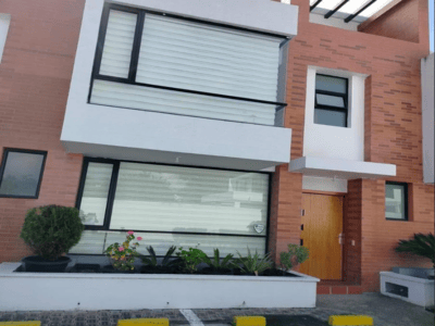 Renta Casa, 3 Dorm., Sin Amoblar, Tres Plantas. Sector Tumbaco