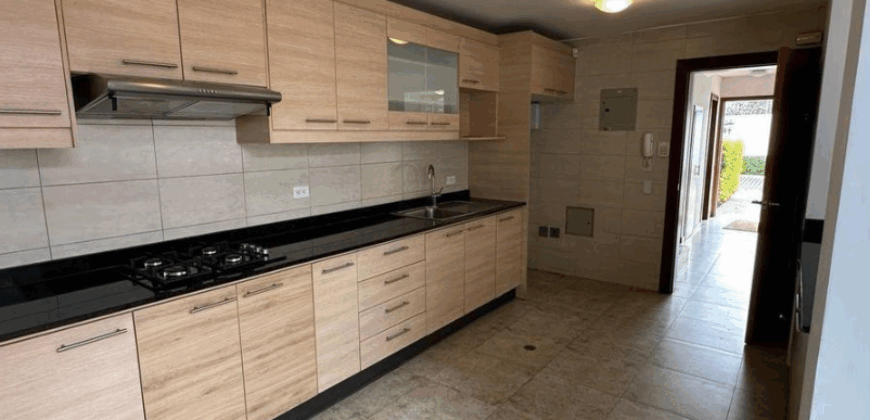Renta Casa, 3 Dorm., Sin Amoblar, Tres Plantas. Sector Tumbaco