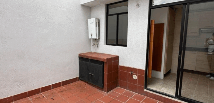 Renta Casa, 3 Dorm., Sin Amoblar, Tres Plantas. Sector Tumbaco