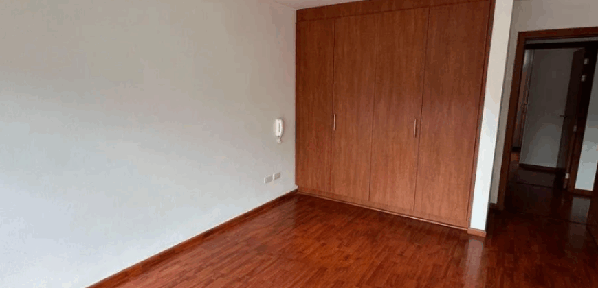 Renta Casa, 3 Dorm., Sin Amoblar, Tres Plantas. Sector Tumbaco