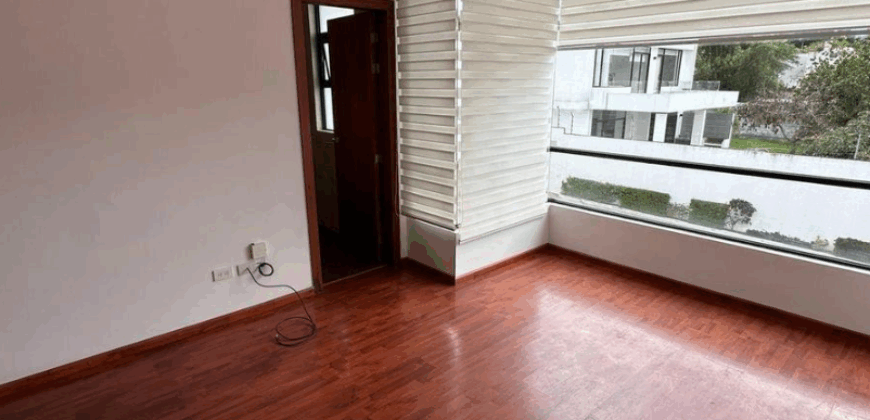 Renta Casa, 3 Dorm., Sin Amoblar, Tres Plantas. Sector Tumbaco