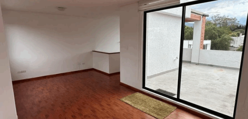 Renta Casa, 3 Dorm., Sin Amoblar, Tres Plantas. Sector Tumbaco