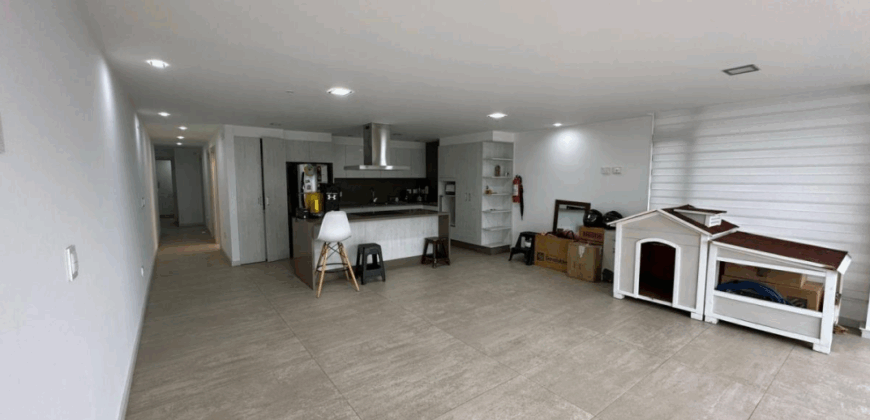 Rento Departamento, 3 Dorm., Sin Amoblar, Terraza. Sector Cumbaya