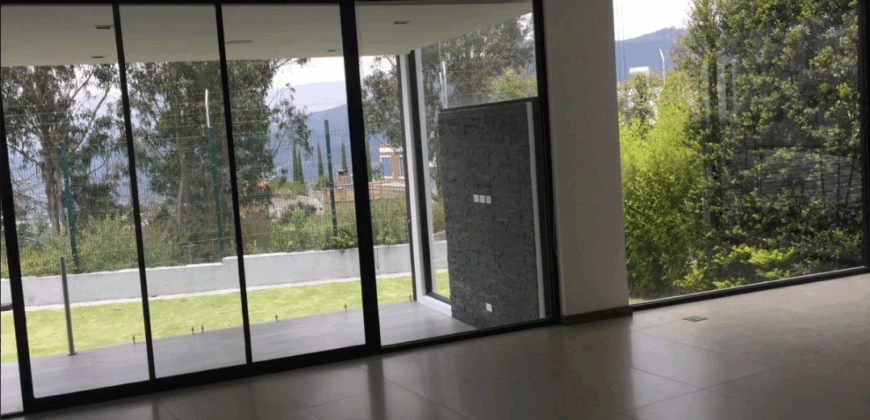 Rento Casa, Moderna, 3 Dorm., Jardin, Terraza. Sector Cumbaya