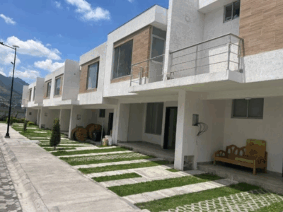 Vendo Casa, 3 Dorm., a Estrenar, Conjunto Cerrado. Sector La Tola, Tumbaco