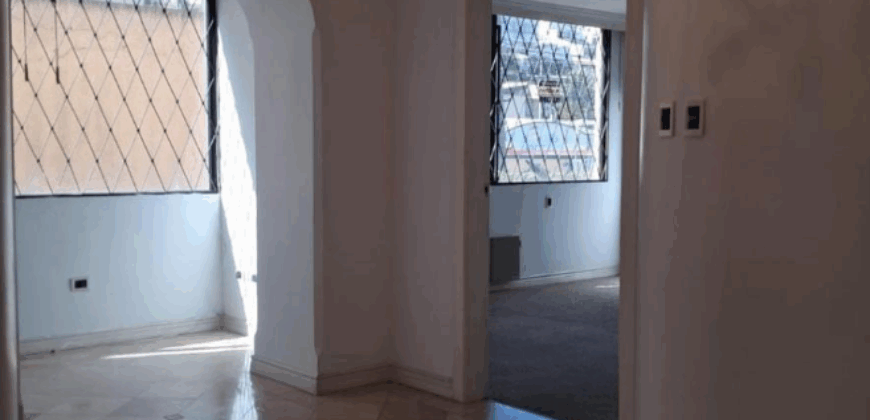 Vendo Departamento 3 Dorm., Parqueadero. Sector Los Granados