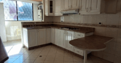 Vendo Departamento 3 Dorm., Parqueadero. Sector Los Granados