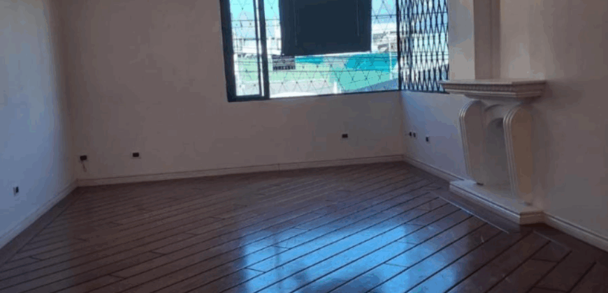 Vendo Departamento 3 Dorm., Parqueadero. Sector Los Granados