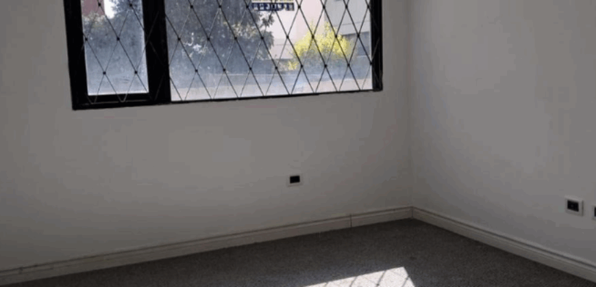 Vendo Departamento 3 Dorm., Parqueadero. Sector Los Granados