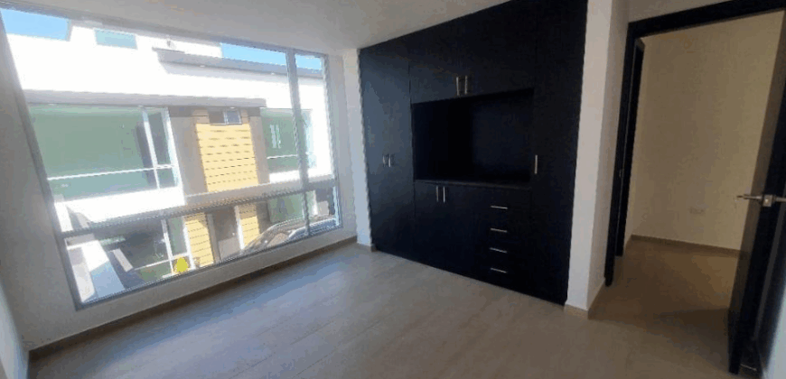Vendo Casa, No Adosada, 4 Dorm., a Estrenar, Conj. Privado. Sector Tumbaco