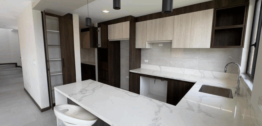 Vendo Casa, 3 Dorm., a Estrenar, Conj Privado. Sector Puembo