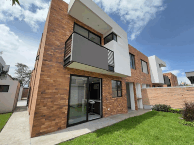 Vendo Casa, 3 Dorm., a Estrenar, Conj Privado. Sector Puembo