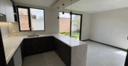Vendo Casa, 3 Dorm., a Estrenar, Conj Privado. Sector Puembo