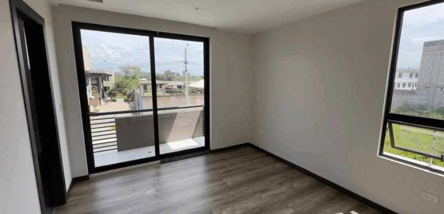 Vendo Casa, 3 Dorm., a Estrenar, Conj Privado. Sector Puembo