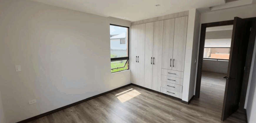 Vendo Casa, 3 Dorm., a Estrenar, Conj Privado. Sector Puembo