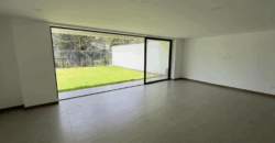 Vendo Casa, Tres Dorm., a Estrenar, Conj. Privado. Sector Tumbaco
