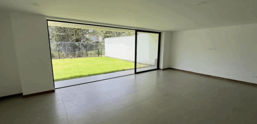 Vendo Casa, Tres Dorm., a Estrenar, Conj. Privado. Sector Tumbaco