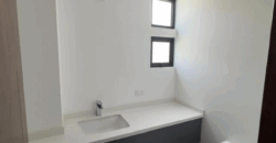 Vendo Casa, Tres Dorm., a Estrenar, Conj. Privado. Sector Tumbaco
