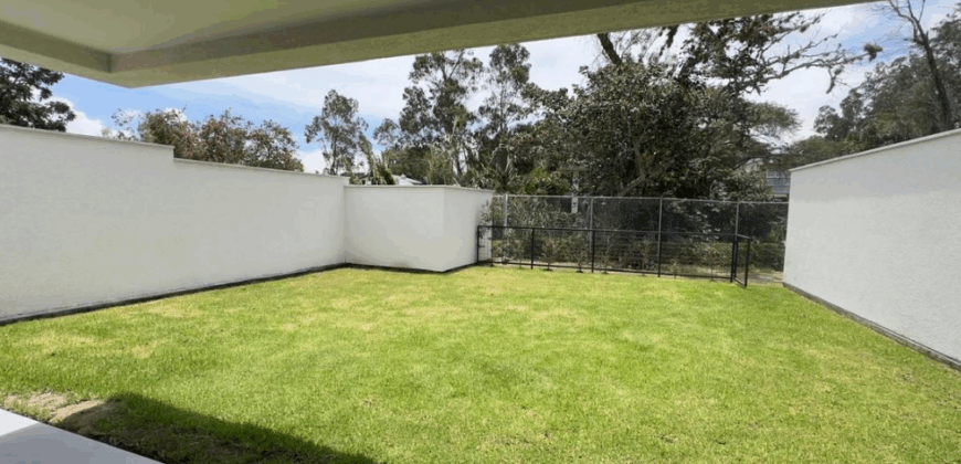 Vendo Casa, Tres Dorm., a Estrenar, Conj. Privado. Sector Tumbaco
