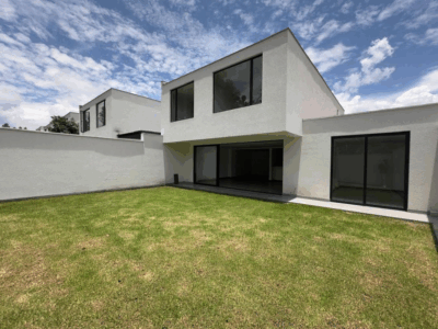 Vendo Casa, Tres Dorm., a Estrenar, Conj. Privado. Sector Tumbaco
