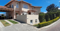 Vendo Casa, Tres Dormitorios, Urb, Privada. Sector Rancho San Francisco