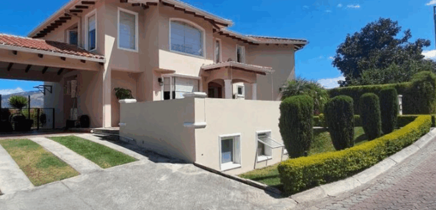 Vendo Casa, Tres Dormitorios, Urb, Privada. Sector Rancho San Francisco