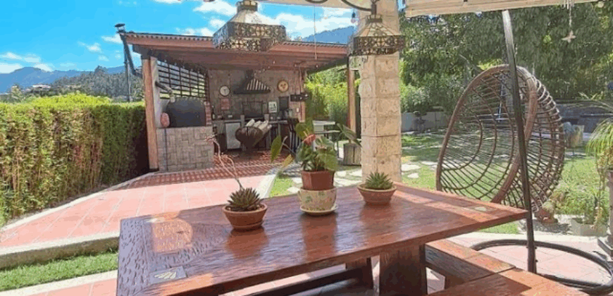 Vendo Casa, Tres Dormitorios, Urb, Privada. Sector Rancho San Francisco