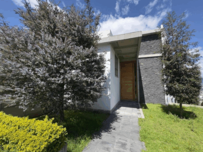 Vendo Casa Independiente, a Estrenar, 4 Dorm.. Urb. Privada, Cumbaya