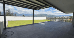 Vendo Casa Independiente, a Estrenar, 4 Dorm.. Urb. Privada, Cumbaya