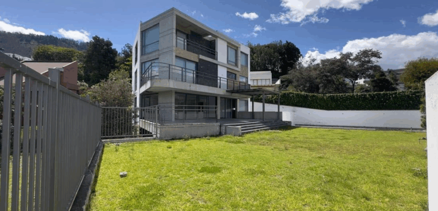 Vendo Casa Independiente, a Estrenar, 4 Dorm.. Urb. Privada, Cumbaya