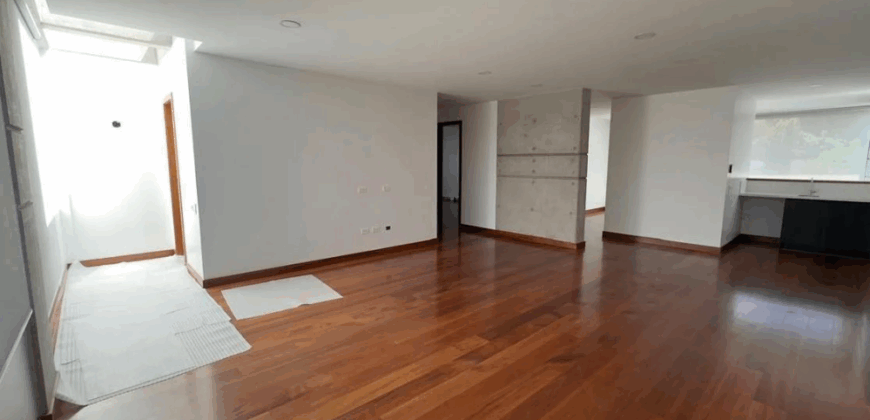 Vendo Casa Independiente, a Estrenar, 4 Dorm.. Urb. Privada, Cumbaya