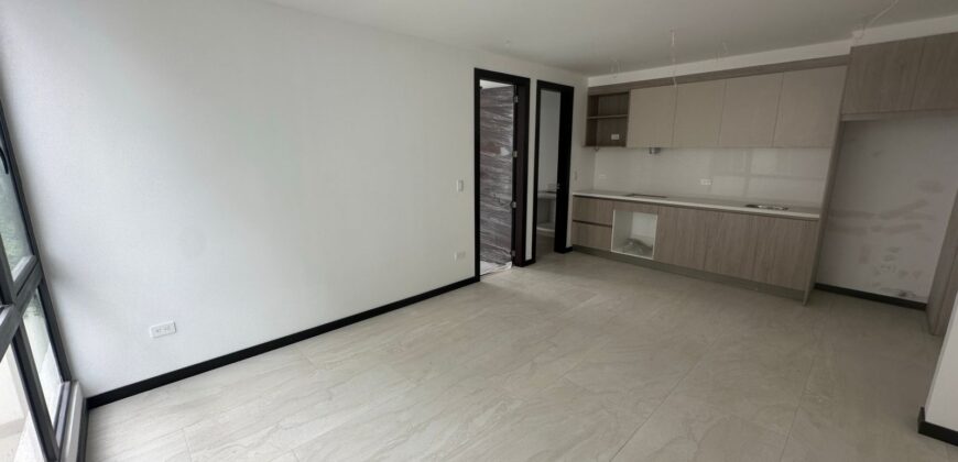 Vendo Suite, a Estrenar, Un Dormitorio, Balcón. Sector Quiteño Libre