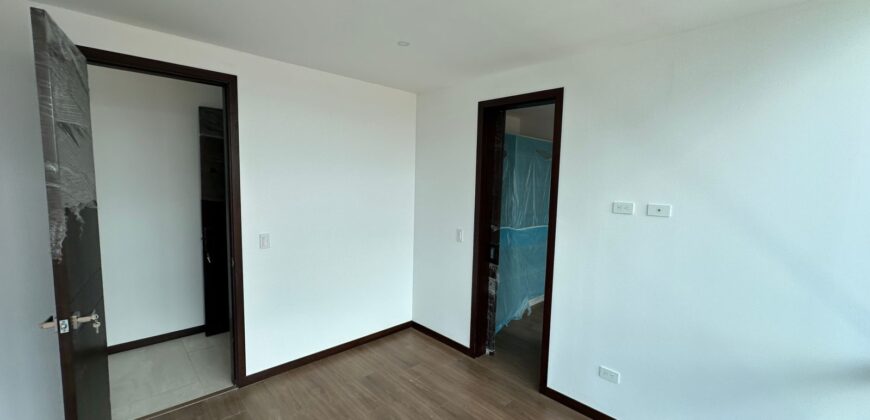 Vendo Departamento, a Estrenar, Dos Dormitorios, Balcón. Sector Quiteño Libre
