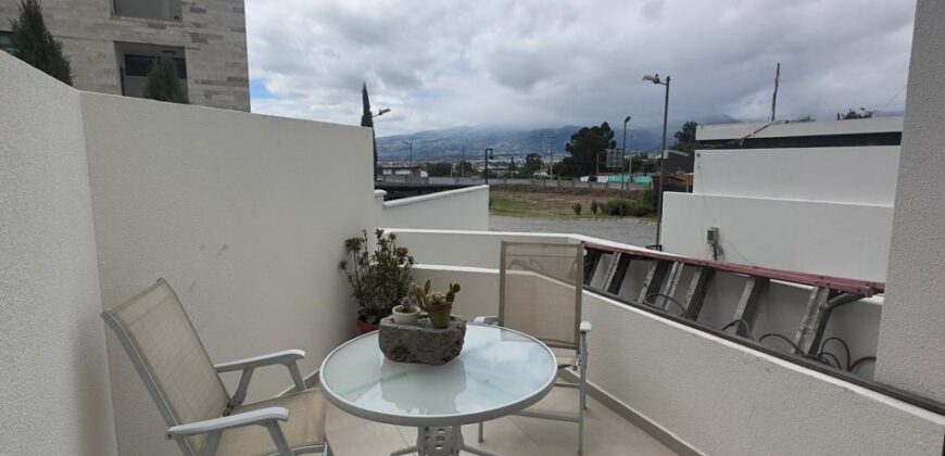 Vendo Departamento, Dos Dormitorios, A Estrenar. Sector San Patricio, Cumbaya