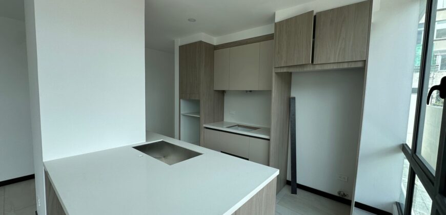 Vendo Departamento, a Estrenar, Dos Dormitorios, Balcón. Sector Quiteño Libre