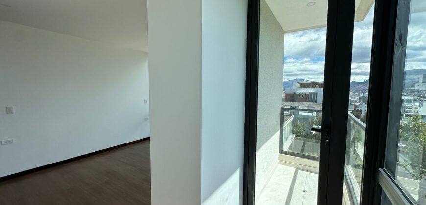 Vendo Departamento, a Estrenar, Dos Dormitorios, Balcón. Sector Quiteño Libre