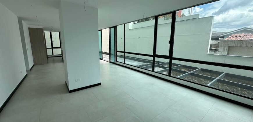 Vendo Departamento, Tres Dormitorios, a Estrenar, Terraza. Sector Quiteño Libre