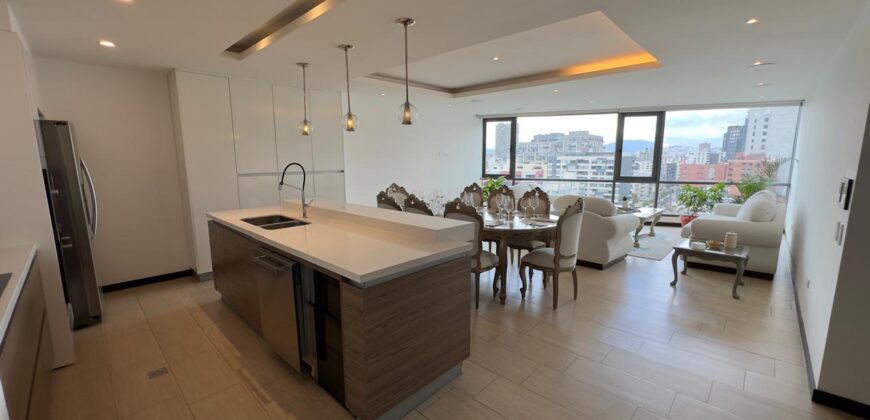 Vendo Elegante, Departamento Tres Dormitorios, Amoblado. Sector Bosmediano