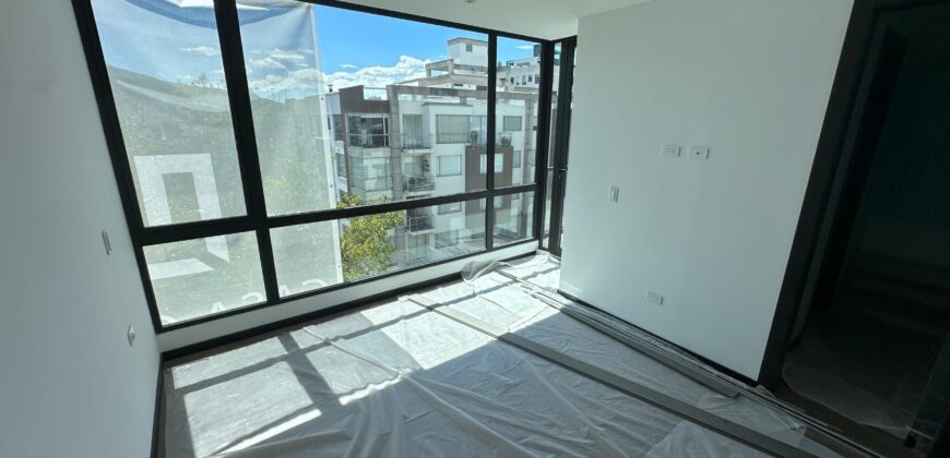 Vendo Departamento, Dos Dormitorios, a Estrenar, Balcón. Sector Quiteño Libre