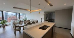 Vendo Elegante, Departamento Tres Dormitorios, Amoblado. Sector Bosmediano