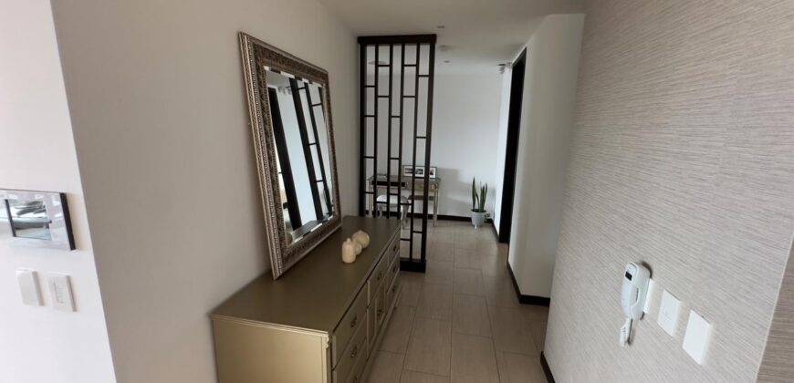 Vendo Elegante, Departamento Tres Dormitorios, Amoblado. Sector Bosmediano