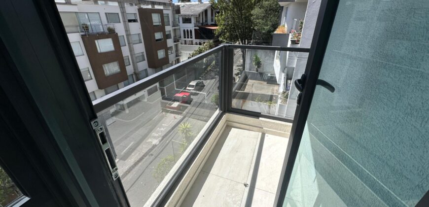 Vendo Departamento, Dos Dormitorios, a Estrenar, Balcón. Sector Quiteño Libre