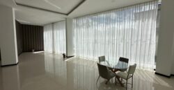 Vendo Elegante, Departamento Tres Dormitorios, Amoblado. Sector Bosmediano