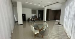 Vendo Elegante, Departamento Tres Dormitorios, Amoblado. Sector Bosmediano