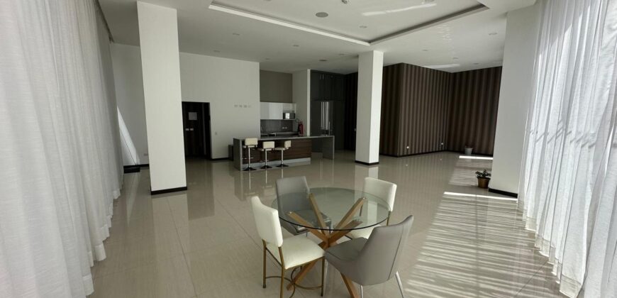 Vendo Elegante, Departamento Tres Dormitorios, Amoblado. Sector Bosmediano